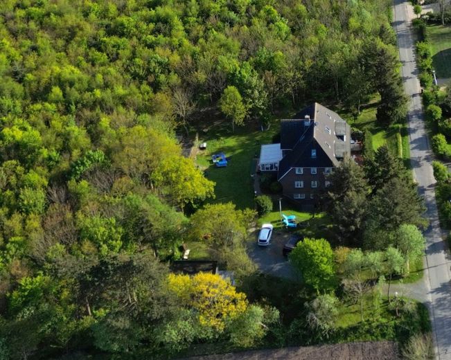 Großzügiges Einfamilienhaus mit Ferienvermietungspotenzial auf 9.640 m² Grundstück in Utersum auf Föhr – DJI_0084.JPG