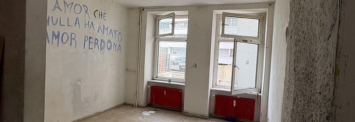 Zentral & Ruhig im Hinterhaus zwischen U Bahn Bayerischer Platz & Eisenacher Str. – Blick ins große Zimmer heute