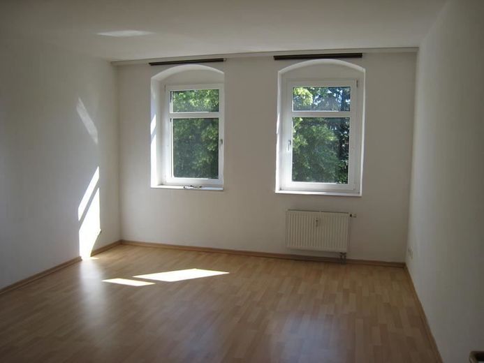 Große 2-Zimmer mit Laminat, Wannenbad, Stellplatz und Balkon in ruhiger Lage! EBK mgl. – IMG_8714
