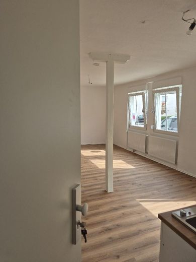 Zweifamilienhaus zur Miete in Pflugfelden – frisch saniert, ab sofort – EG Wohnungseinang