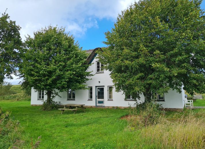 Casa di campagna con tetto di paglia in posizione assolutamente isolata – Haus Südseite