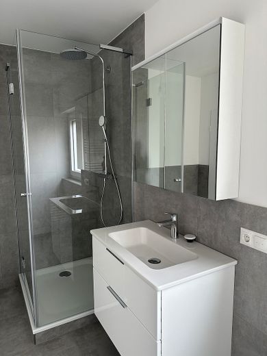 Badezimmer mit Dusche (OG)