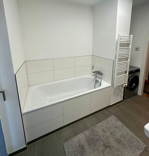 Einzigartige Wasserlage in der Wasserstadt Limmer – 4 Zimmer, 2 Terrassen & unverbaubarer Blick – Fotoğraf 9