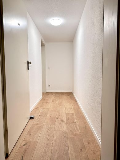 Apartamento de 1 habitación en Moselweiß con cocina y plaza de aparcamiento – Eingang / Flur