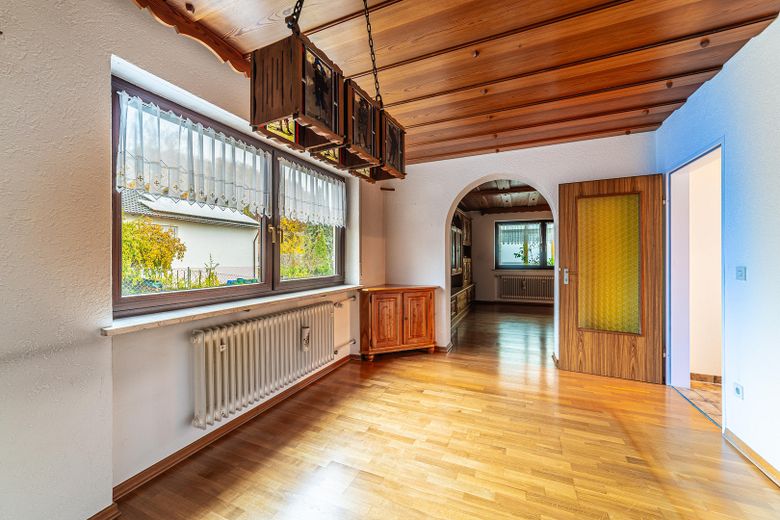 Zweifamilienhaus in Massivbau mit großem Garten in ruhiger Lage – EG Esszimmer