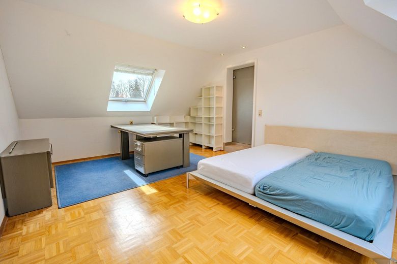 Attraktives Wohnen in Fürth-Vach: Gepflegtes Einfamilienhaus mit separater Einliegerwohnung – OG_Einheit_Wohn/Schlafzimmer