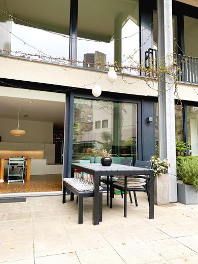 Townhouse-Wohnung Neckarstadt-Ost / Terrasse und Gartennutzung / 2 Balkone / Perfekt für Familien – Terrasse EG