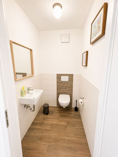 Modern 122 m² ground-floor apartment suitable for people with mobility impairments, with 250m² garden in Ludwigshafen-Melm – Gäste-WC