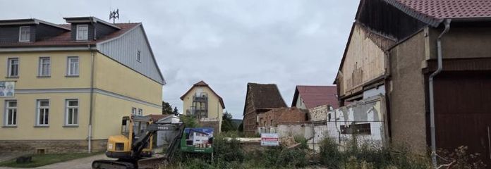 Grosses Grundstück mit Baugenehmigung