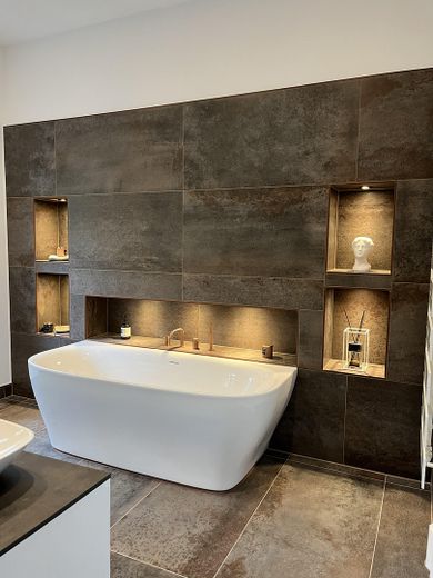 Hochwertige 4-Zimmer-Wohnung in klassischer Stadtvilla  PROVISIONSFREI! Weitere Wohnungen vorh. – Hauptbad