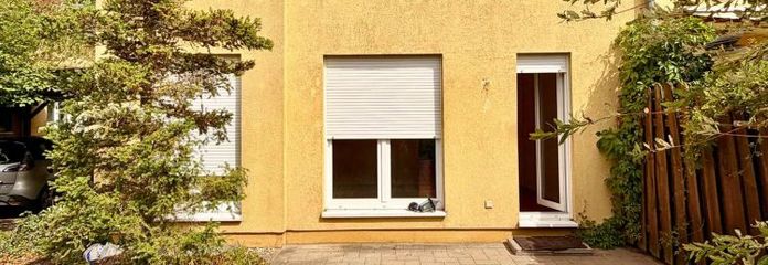 Bernau-Friedenstal: Dúplex adosado bien cuidado con jardín, sótano y cochera