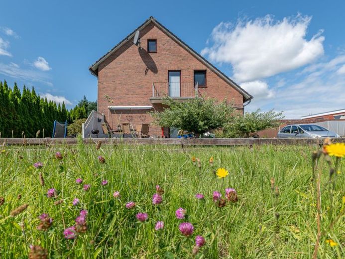 Provisionsfreie Kapitalanlage – Mehrfamilienhaus mit attraktivem Renditepotenzial! – Foto 1