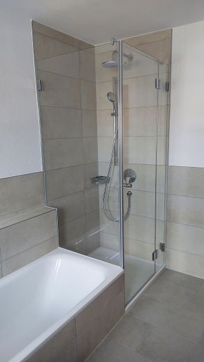 DHH in sehr ruhiger Lage - Erstbezug nach Komplettsanierung – Bad Dusche