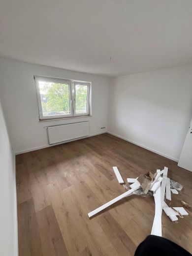 Kompleks tadilatlı: Gonsenheim’ın seçkin konumunda bol ışık alan 3 odalı daire – Schlafzimmer 