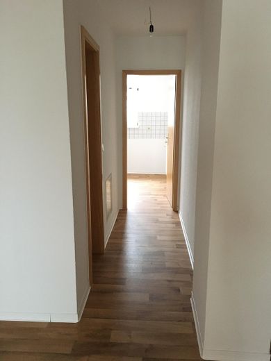 Großzügige, sehr gepflegte, helle 2-Raum-Wohnung- im Herzen der Stadt – Flur
