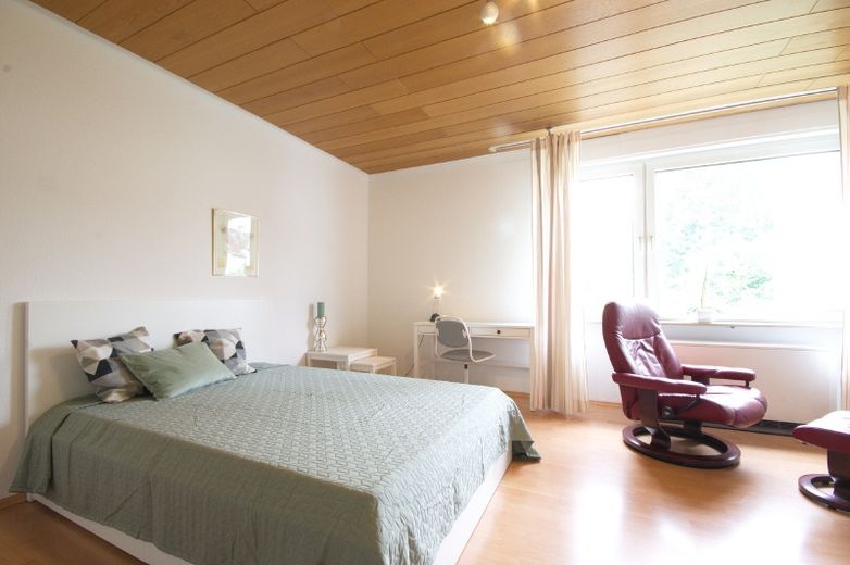 Apartment mit moderner Ausstattung, ruhig gelegen und mit direkter Straßenbahnanbindung zur Essener Innenstadt – 8c6565b05c9b7fab1a905e89d1eda4675e24f148.jpg