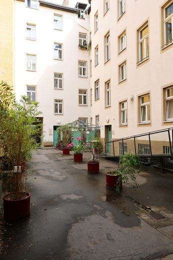 Complesso storico residenziale e commerciale con guest house a Berlin-Mitte – Sophienstraße – Innenhofansicht 1. Quergebäude