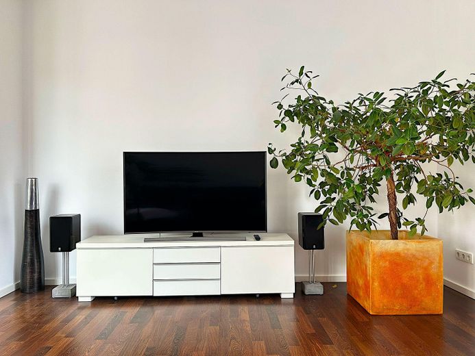 Penthouse exclusif dans le quartier belge – Un logement meublé avec style, calme et lumière – Wohnzimmer