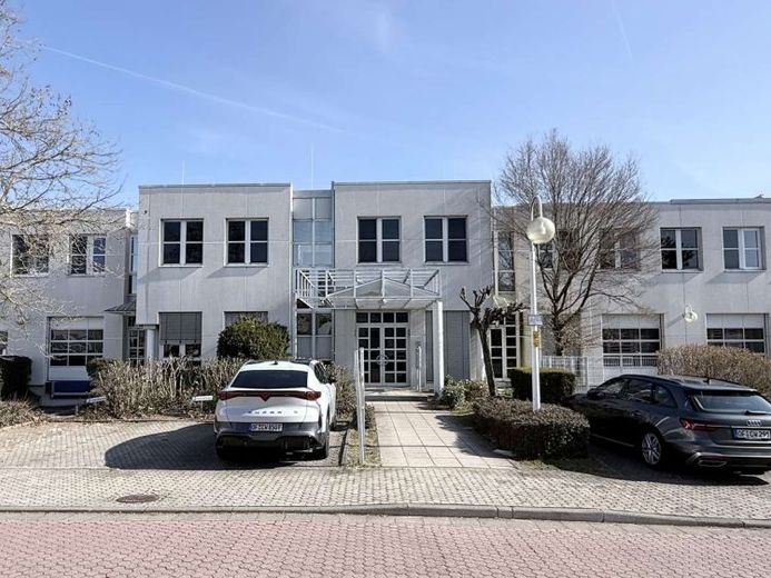 684 m² d’entrepôt + 346 m² de bureaux à louer sans commission – Photo 1