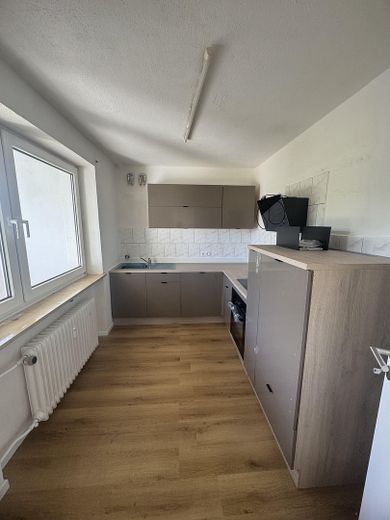 Prima occupazione dopo la ristrutturazione: luminoso appartamento di 2 locali con nuova cucina componibile – Küüche