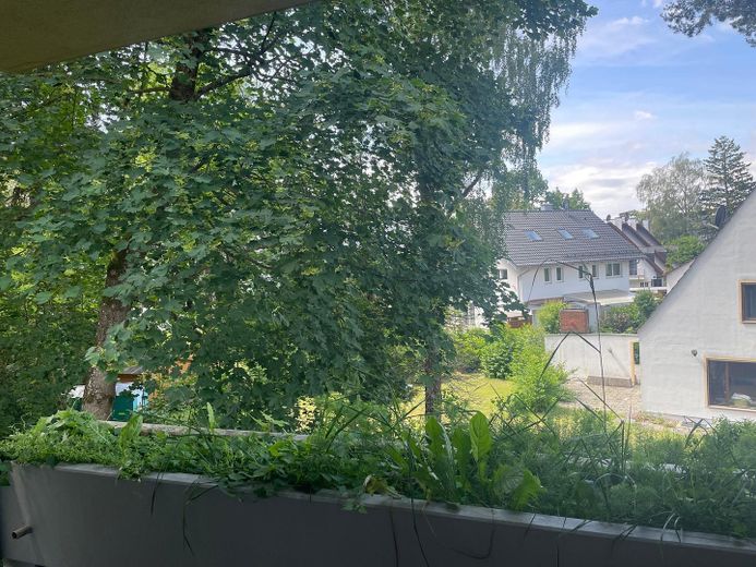Traumhaft modernisierte 3-Zimmer-Wohnung mit zwei Sonnenbalkonen in München-Neubiberg – Balkon 1