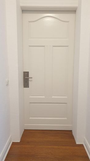 Tür zum Wohnraum