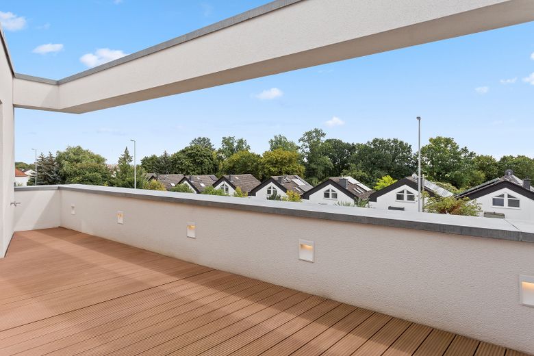 Exklusives Einfamilienhaus mit hochwertiger Ausstattung, 2 PKW Stellplätzen und kleinem Garten – Dachterrasse im DG