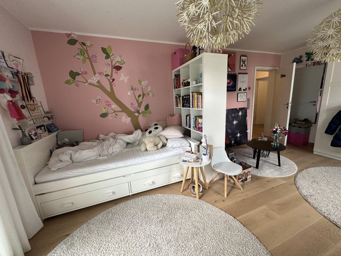 Near Simmerleinplatz: As-new, bright XXL semi-detached house, upscale features, KFW70 standard, with fitted kitchen – OG Kinderzimmer 2