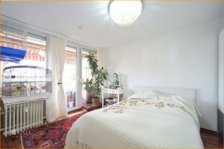 zweites Schlafzimmer mit Ost-Balkon
