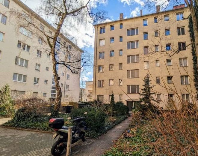 Bezugsfrei: Charmante 1-Zimmerwohnung nahe Spree und Schloss Charlottenburg, zu verkaufen – Bild...