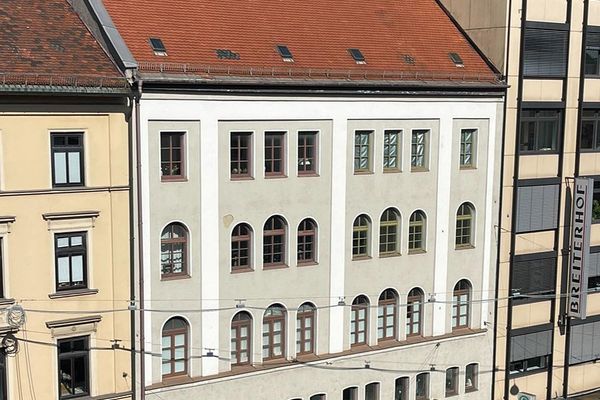 Da privato: piano terra di 22 m² in posizione privilegiata presso l’Isartor ad alta frequentazione. Vendita/parte ristorazione