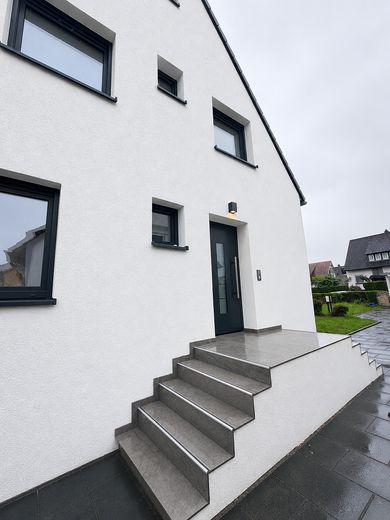 Sanierte ein Familienhaus – Haupteingang