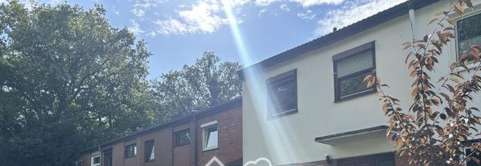Gemoderniseerde rijwoning met warmtepomp, energielabel B en garage, zonder courtage