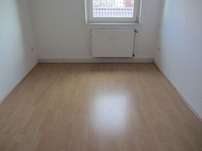 2-Zimmer in 3er WG, direkt neben der FH, Dachgeschoss, Zimmer Nr. 1 – Heise Immobilien - Vermietung WG-Zimmer - WG-Zimmer-Nr.1