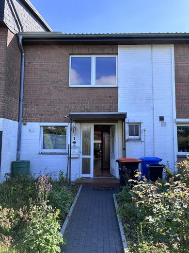 Casa a schiera centrale di 106 m² a Henstedt-Ulzburg, con cantina completa – Foto 1