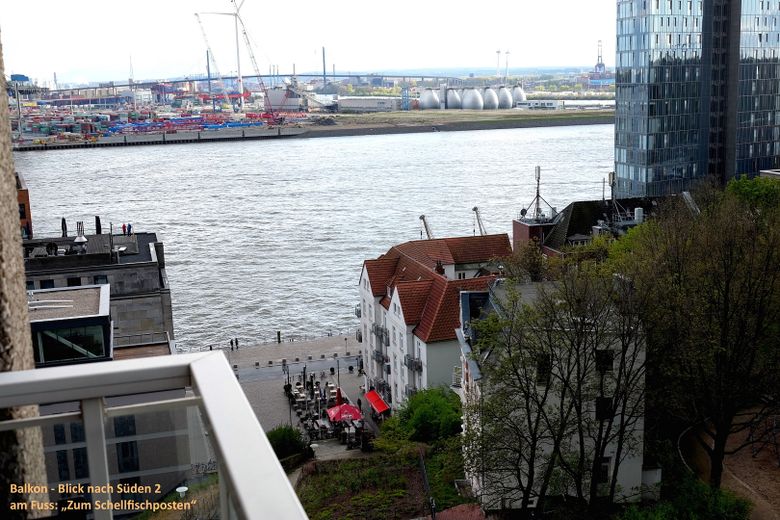 Möbl. 1,5-Zi.Whng m. tollem Elbblick, zentr. HH-Altona, all-in: Heizung/Strom/Wasser/Tel/WLAN... – Süd-Blick v. Balkon auf Elbe