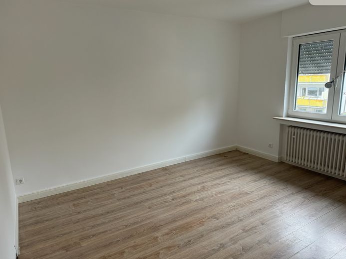 Tasteful 4-room apartment in beautiful Offenbach am Main – Schlafzimmer 1