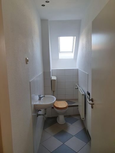Gut geschnittene 3-Raum KDB-Wohnung im DG – Foto 8
