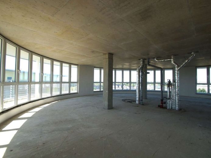 Individuell gestaltbare Bürofläche am Flughafen: Mit Balkon und viel Tageslicht – Foto 1