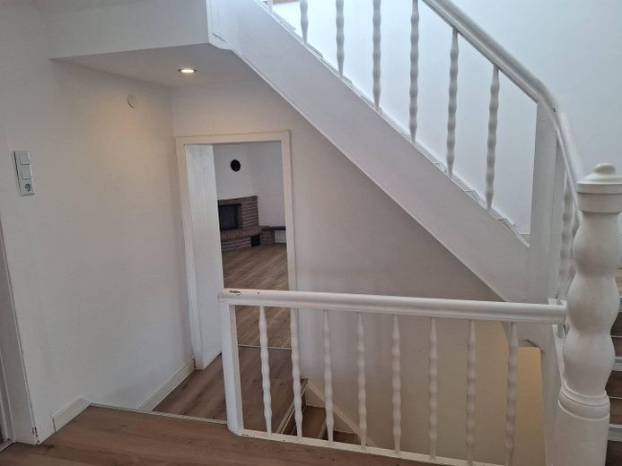 Maisonette-Wohnung, 5ZK2B, Balkon + Dachterrasse, ruhige Wohnlage von Bielefeld-Senne – Diele mit Treppenaufgang