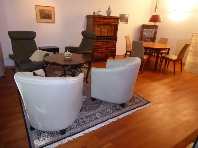 Well-laid-out apartment with a view of the greenery, top energy efficiency, top condition – Wohnzimmer
