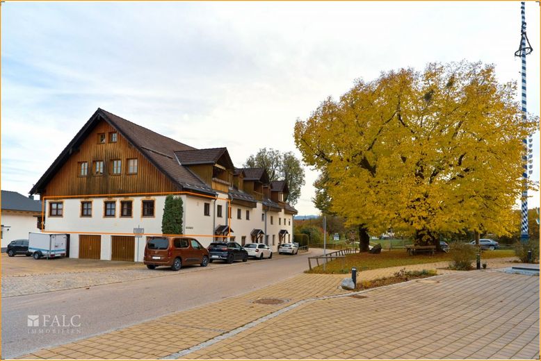 Exklusive 3,5 Zimmer Wohnung mit großzügiger Dachterrasse und Alpenblick!! – Außenansicht