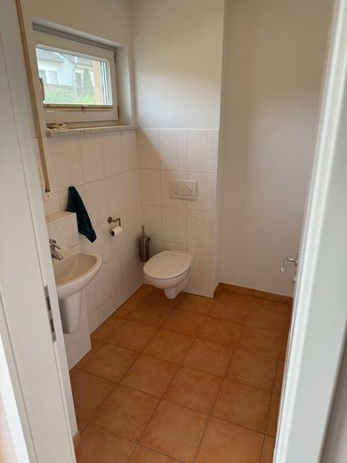 Schönes Reiheneckhaus mit EBK in Baiersdorf - von Privat / Provisionsfrei – Gäste-WC
