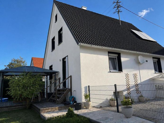 Casa unifamiliare ammodernata con ampio giardino – molto spazio per tutta la famiglia – Foto 1