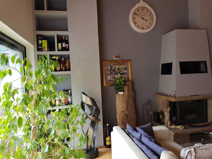 Luksusowe mieszkanie w centrum miasta z tarasem na dachu nad dachami Aue – Kamin