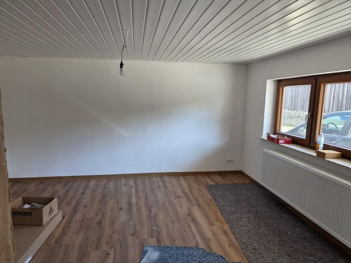 Vermiete Doppelhaushälfte mit 3,5 Zimmer – Zimmer EG