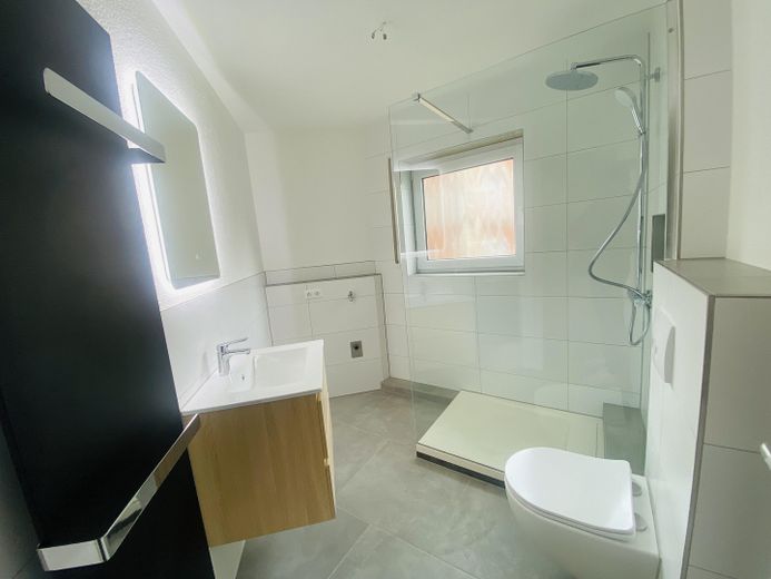 Erstbezug nach Renovierung — moderne 2‑Zimmer Wohnung in zentraler Lage – Photo 6