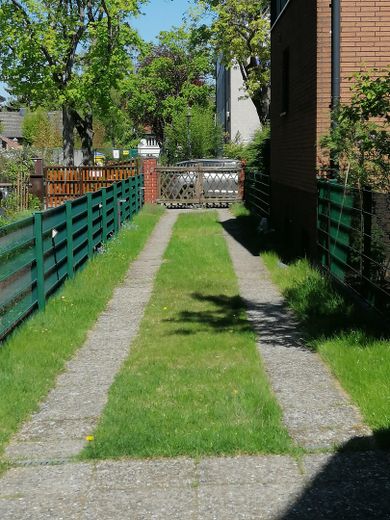 RESERVIERT Einfamilienhaus Massivhaus Einliegerwohnung ruhige Wohnlage Keller Garten – Zuwegung