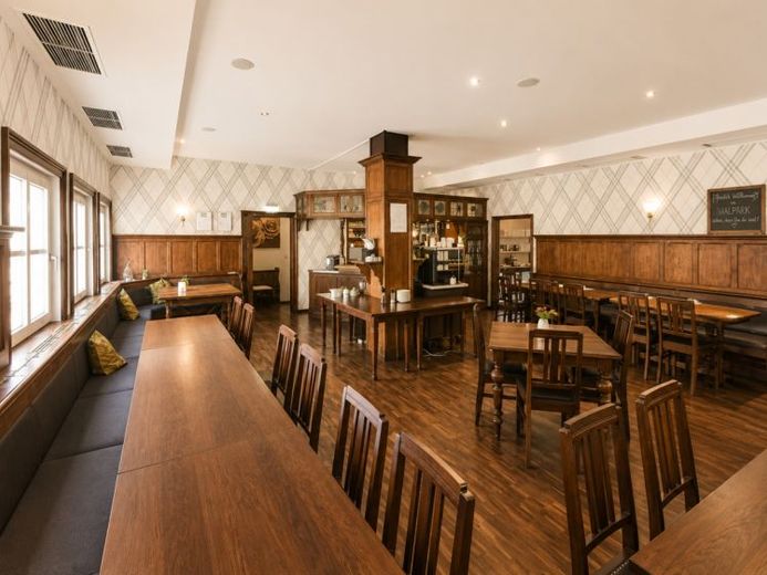 Lokal gastronomiczny jako lokal użytkowy w hotelu w Schwetzingen – 6,3% rentowności i zabezpieczone przychody z dzierżawy! – Zdjęcie 1