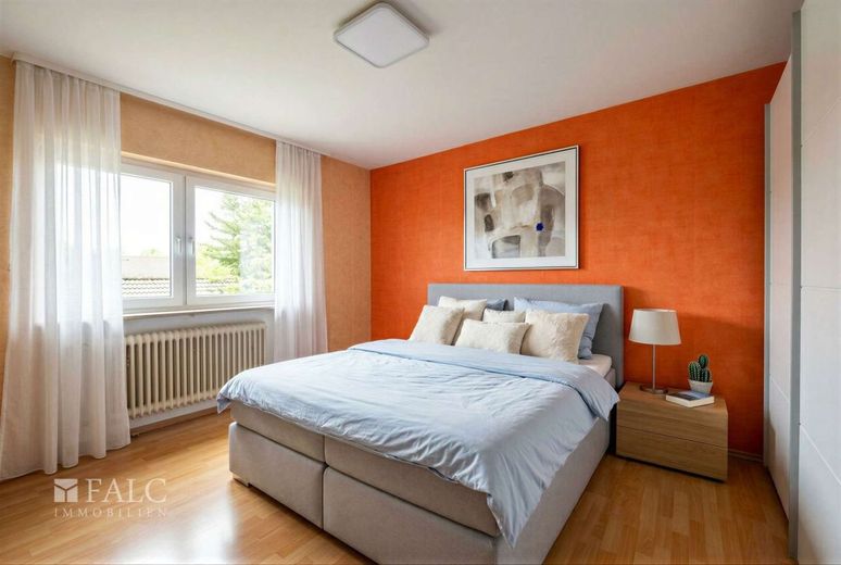 Herrlich viel Platz, Einliegerwohnung und Sauna - FALC Immobilien – Träumen Sie schön (ELW)